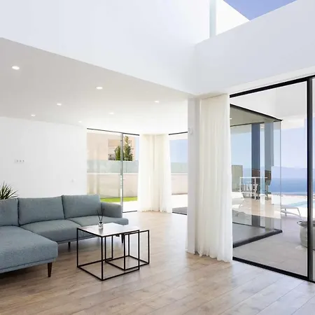 New Luxurious Private וילה